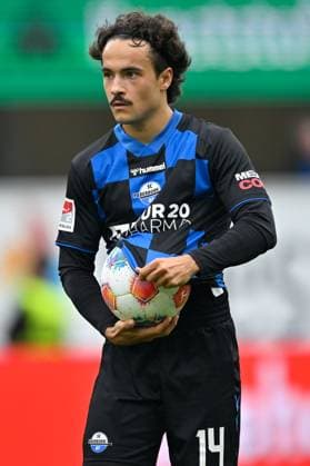 Paderborn, Home Deluxe Arena, 27 09 25, GER, Herren, 2 Bundesliga, Saison 2025 2026, SC Paderborn 07 1 FC Kaiserslautern Bild Mika BAUR Paderborn DFL regulations prohibit any use of photographs as image sequences and or quasi video NRW Germany
