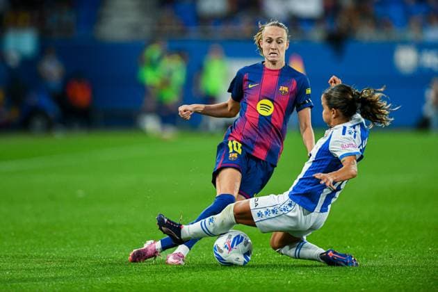 FC Barcelona, Barca v RCD ESPANYOL. JOHAN CRUYFF STADIUM,BARCELONA. September 27,2025 FC BARCELONA vs RCD ESPANYOL. September 25,2025 Caroline Graham (10) of FC Barcelona vies with Paula P.R. (16) of RCD Espanyol the match between FC Barcelona and Real Sociedad corresponding to the fifth day of the La Liga F Moeve at the Johan Cruyff Stadium in Barcelona, Spain, on September 27, 2025. Barcelona ESP Copyright: xS.xRosx