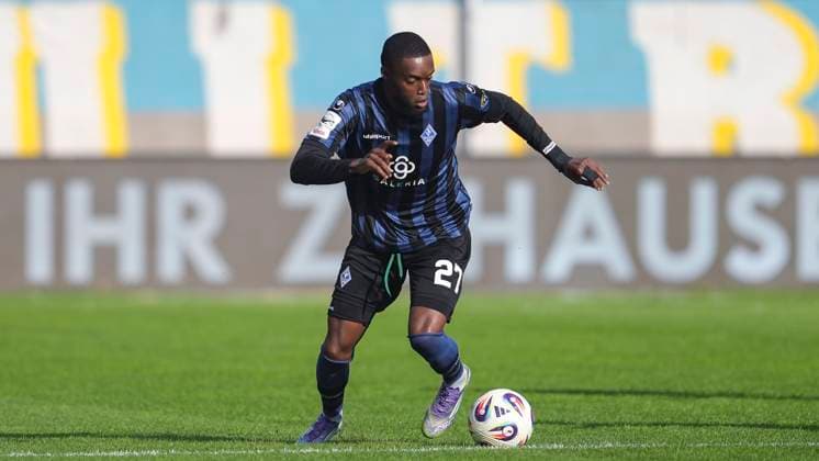 Adama Diakhaby SVWM, 27 , on the ball, cropped, full body, single image, single photo, action, action, 27 09 2025, Mannheim Germany , Football, 3 Liga, SV Waldhof Mannheim Rot Weiss Essen, DFB DFL REGULATIONS PROHIBIT ANY USE OF PHOTOGRAPHS AS IMAGE SEQUENCES AND OR QUASI VIDEO xozx