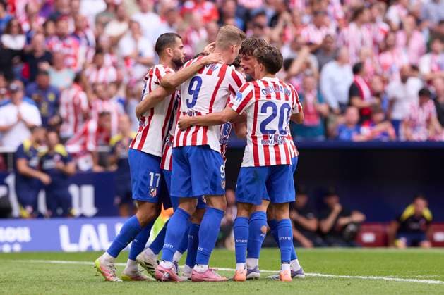 September 27, 2025, Madrid, Spain: Atletico Madrid players celebrate a goal during the 2025 2026 La Liga EA Sports week 7 football match between Atletico Madrid and Real Madrid CF at Riyadh Air Metropolitano Stadium. Final score: Atletico Madrid 5:2 Real Madrid CF Madrid Spain - ZUMAs197 20250927_aaa_s197_145 Copyright: xFedericoxTitonex
