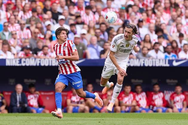 September 27, 2025, Madrid, Spain: Giuliano Simeone (L) of Atletico Madrid and Alvaro Carreras (R) of Real Madrid CF are seen in action during the 2025 2026 La Liga EA Sports week 7 football match between Atletico Madrid and Real Madrid CF at Riyadh Air Metropolitano Stadium. Final score: Atletico Madrid 5:2 Real Madrid CF Madrid Spain - ZUMAs197 20250927_aaa_s197_161 Copyright: xFedericoxTitonex