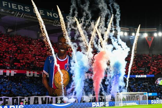 Ligue 1 PSG vs AJ Auxerre - FA Paris Saint-Germain’s supporters hang a banner showing Paris Saint-Germain’s forward Ousmane Dembele with Ballon d’Or before the French L1 football match between Paris Saint-Germain and AJ Auxerre at the Parc des Princes stadium in Paris on September 27, 2025. Photo by Firas Abdullah ABACAPRESS.COM Paris Île-de-France France  Copyright: xAbdullahxFiras ABACAx