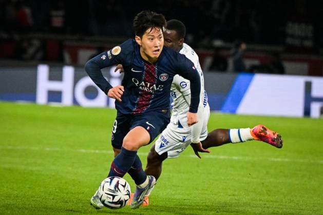 Ligue 1 PSG vs AJ Auxerre - FA Paris Saint-Germain’s midfielder Lee Kang-in controls the ball during the French L1 football match between Paris Saint-Germain and AJ Auxerre at the Parc des Princes stadium in Paris on September 27, 2025. Photo by Firas Abdullah ABACAPRESS.COM Paris Île-de-France France  Copyright: xAbdullahxFiras ABACAx