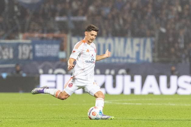 2 Fußball Bundesliga VfL Bochum Fortuna Düsseldorf Vonovia Ruhrstadion, Bochum 27 09 2025 Florent Muslija Fortuna Düsseldorf, 24 2 Fußball Bundesliga VfL Bochum Fortuna Düsseldorf Vonovia Ruhrstadion, Bochum 27 09 2025 DFL regulations prohibit any use of photographs as image sequences and or quasi video Copyright: xBEAUTIFULxSPORTS Buriakovx