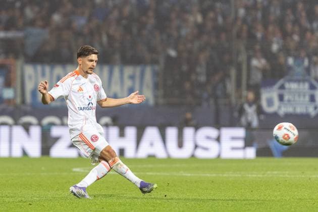 2 Fußball Bundesliga VfL Bochum Fortuna Düsseldorf Vonovia Ruhrstadion, Bochum 27 09 2025 Florent Muslija Fortuna Düsseldorf, 24 2 Fußball Bundesliga VfL Bochum Fortuna Düsseldorf Vonovia Ruhrstadion, Bochum 27 09 2025 DFL regulations prohibit any use of photographs as image sequences and or quasi video Copyright: xBEAUTIFULxSPORTS Buriakovx