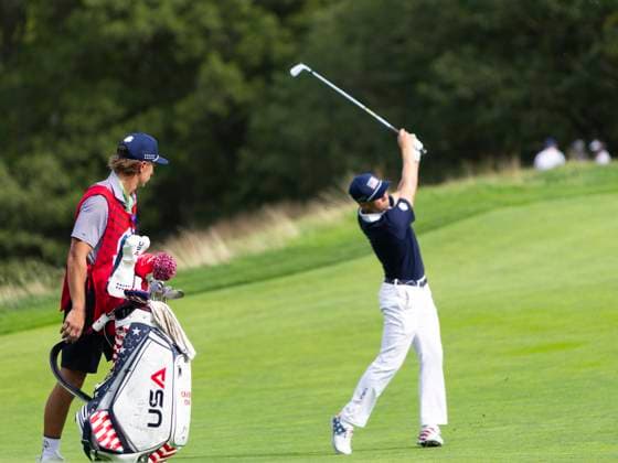 September 27, 2025, Farmingdale, Ny, United States: FARMINGDALE, NY - SEPTEMBER 27: Justin Thomas of Team USA hits an approach shot on hole 9 during the Ryder Cup - Afternoon Fourball Matches at Bethpage Black Golf Course on September 27, 2025 in Farmingdale, NY. Ryder Cup - Afternoon Fourball Matches  - ZUMAt139 20250927_aaa_t139_069 Copyright: xAlxChang IsixPhotosx