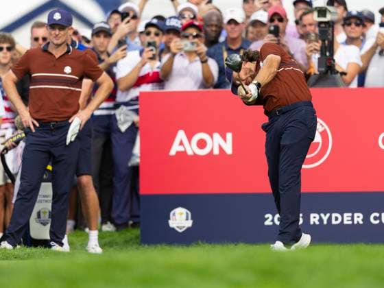 September 27, 2025, Farmingdale, Ny, United States: FARMINGDALE, NY - SEPTEMBER 27: Tommy Fleetwood of Team Europe tees off on hole 12 while Justin Rose of Team Europe watches during the Ryder Cup - Afternoon Fourball Matches at Bethpage Black Golf Course on September 27, 2025 in Farmingdale, NY. Ryder Cup - Afternoon Fourball Matches  - ZUMAt139 20250927_aaa_t139_072 Copyright: xAlxChang IsixPhotosx