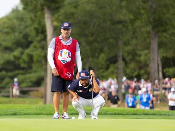September 27, 2025, Farmingdale, Ny, United States: FARMINGDALE, NY - SEPTEMBER 27: J.J. Spaun of Team USA and his caddie Mark Carens line up a putt on hole 12 during the Ryder Cup - Afternoon Fourball Matches at Bethpage Black Golf Course on September 27, 2025 in Farmingdale, NY. Farmingdale United States - ZUMAt139 20250927_aaa_t139_037 Copyright: xAlxChang IsixPhotosx