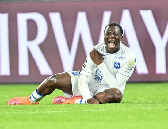 French Ligue 1: PSG vs Auxerre PARIS, FRANCE - SEPTEMBER 27: Lasso Coulibaly of Auxerre injures during the French L1 football match between Paris Saint-Germain (PSG) and Auxerre at Parc des Princes stadium in Paris, France on September 27, 2025. Mustafa Yalcin Anadolu Paris France. Editorial use only. Please get in touch for any other usage.  Copyright: x2025xAnadoluxMustafaxYalcinx