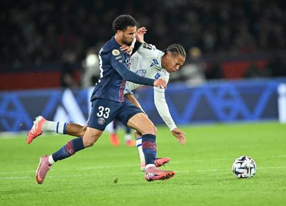 French Ligue 1: PSG vs Auxerre PARIS, FRANCE - SEPTEMBER 27: Warren Zaïre-Emery (L) of Paris Saint - Germain in action against Kevin Danois (R) of Auxerre during the French Ligue 1 (L1) football match between Paris Saint-Germain (PSG) and Auxerre at Parc des Princes stadium in Paris, France on September 27, 2025. Mustafa Yalcin Anadolu Paris France. Editorial use only. Please get in touch for any other usage.  Copyright: x2025xAnadoluxMustafaxYalcinx