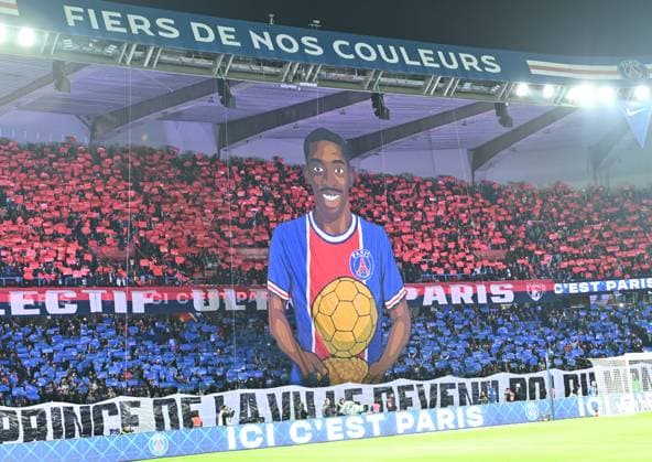 French Ligue 1: PSG vs Auxerre PARIS, FRANCE - SEPTEMBER 27: Paris Saint-Germain supporters display a giant effigy of Paris Saint-Germain s French forward Ousmane Dembele with his Ballon d Or in the stands ahead of the French L1 football match between Paris Saint-Germain (PSG) and Auxerre at Parc des Princes stadium in Paris, France on September 27, 2025. Mustafa Yalcin Anadolu Paris France. Editorial use only. Please get in touch for any other usage.  Copyright: x2025xAnadoluxMustafaxYalcinx
