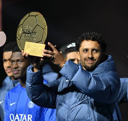French Ligue 1: PSG vs Auxerre PARIS, FRANCE - SEPTEMBER 27: Marquinhos of Paris Saint-Germain holds the trophy during a ceremony after the French L1 football match between Paris Saint-Germain (PSG) and Auxerre at Parc des Princes stadium in Paris, France on September 27, 2025. Mustafa Yalcin Anadolu Paris France. Editorial use only. Please get in touch for any other usage.  Copyright: x2025xAnadoluxMustafaxYalcinx