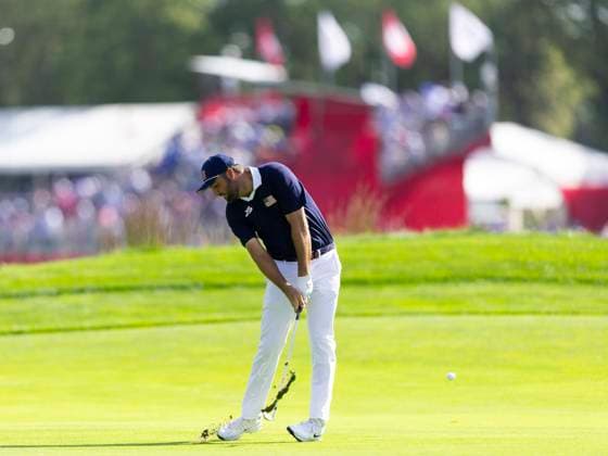 September 27, 2025, Farmingdale, Ny, United States: FARMINGDALE, NY - SEPTEMBER 27: Scottie Scheffler of Team USA hits an approach shot on hole 12 during the Ryder Cup - Morning Foursomes Matches at Bethpage Black Golf Course on September 27, 2025 in Farmingdale, NY. Ryder Cup - Morning Foursomes Matches  - ZUMAt139 20250927_aaa_t139_148 Copyright: xAlxChang IsixPhotosx