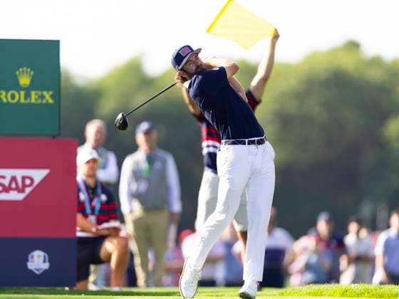 September 27, 2025, Farmingdale, Ny, United States: FARMINGDALE, NY - SEPTEMBER 27: Cameron Young of Team USA tees off on hole 10 during the Ryder Cup - Morning Foursomes Matches at Bethpage Black Golf Course on September 27, 2025 in Farmingdale, NY. Farmingdale United States - ZUMAt139 20250927_aaa_t139_160 Copyright: xAlxChang IsixPhotosx