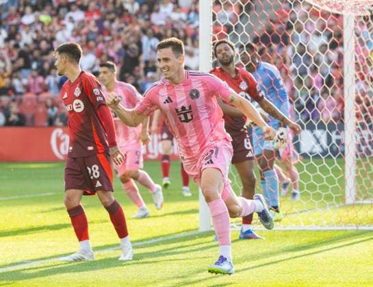 (250928) -- TORONTO, Sept. 28, 2025 -- Tadeo Allende (front) of Inter Miami CF celebrates scoring during the 2025 Major League Soccer MLS, Fussball Herren, USA regular season match between Toronto FC and Inter Miami CF at BMO Field in Toronto, Canada, on Sept. 27, 2025. (Photo by Zou Zheng Xinhua) (SP)CANADA-TORONTO-SOCCER-MLS-TORONTO FC VS INTER MIAMI CF LinxWei 