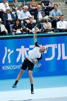 September 28, 2025, Tokyo, Japan: Taylor Fritz of the USA serves against fellow American Sebastian Korda during their quarterfinals match at the Japan Open Tennis Championships at Ariake Colosseum in Tokyo. The tournament runs from September 22 to 30. Fritz won 6-3, 6(5)-7, 6-3. Tokyo Japan - ZUMAm191 20250928_aap_m191_004 Copyright: xRodrigoxReyesxMarinx