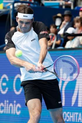 September 28, 2025, Tokyo, Japan: Taylor Fritz of the USA returns a shot against fellow American Sebastian Korda during their quarterfinals match at the Japan Open Tennis Championships at Ariake Colosseum in Tokyo. The tournament runs from September 22 to 30. Fritz won 6-3, 6(5)-7, 6-3. Tokyo Japan - ZUMAm191 20250928_aap_m191_006 Copyright: xRodrigoxReyesxMarinx