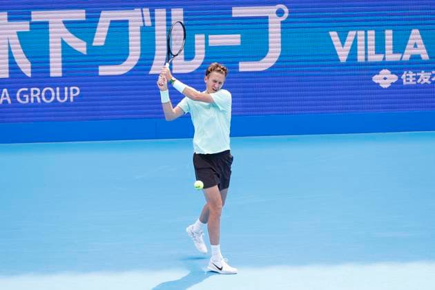 September 28, 2025, Tokyo, Japan: Sebastian Korda of the USA returns a shot against fellow American Taylor Fritz during their quarterfinals match at the Japan Open Tennis Championships at Ariake Colosseum in Tokyo. The tournament runs from September 22 to 30. Fritz won 6-3, 6(5)-7, 6-3. Tokyo Japan - ZUMAm191 20250928_aap_m191_008 Copyright: xRodrigoxReyesxMarinx