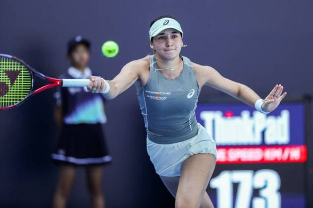 BEIJING, CHINA - SEPTEMBER 28: Eva Lys of Germany returns a shot in the Women s Singles Round of 32 match against Elena Rybakina of Kazakhstan on day 7 of the 2025 China Open at National Tennis Center on September 28, 2025 in Beijing, China.  Copyright: xVCGx 111593675358