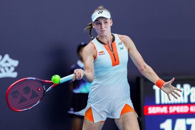 BEIJING, CHINA - SEPTEMBER 28: Elena Rybakina of Kazakhstan returns a shot in the Women s Singles Round of 32 match against Eva Lys of Germany on day 7 of the 2025 China Open at National Tennis Center on September 28, 2025 in Beijing, China.  Copyright: xVCGx 111593675369