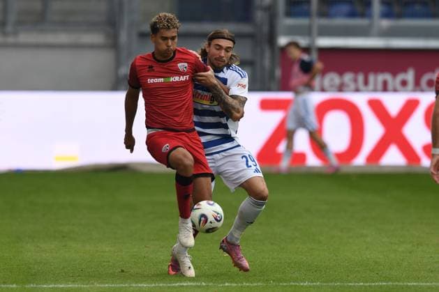 Yann Sturm FC Ingolstadt 04 in duel with Joshua Bitter MSV Duisburg GER, MSV Duisburg vs FC Ingolstadt 04, Football, 3 League, Matchday 8, Season 2025 2026, 27 09 2025 DFL DFB REGULATIONS PROHIBIT ANY USE OF PHOTOGRAPHS AS IMAGE SEQUENCES AND OR QUASI VIDEO GER, MSV Duisburg vs FC Ingolstadt 04, Football, 3 League, Matchday 8, Season 2025 2026, 27 09 2025 Duisburg Copyright: xEibner-Pressefoto ThomasxThienelx EP_TTL