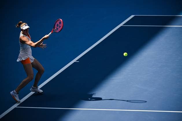 (250928) -- BEIJING, Sept. 28, 2025 -- Elena Rybakina of Kazakhstan hits a return during the women s singles third round match between Elena Rybakina of Kazakhstan and Eva Lys of Germany at 2025 China Open tennis tournament in Beijing, China, Sept. 28, 2025. ) (SP)CHINA-BEIJING-TENNIS-CHINA OPEN-WOMEN S SINGLES-THIRD ROUND (CN) XinxMengchen 
