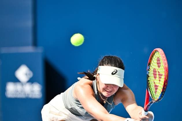(250928) -- BEIJING, Sept. 28, 2025 -- Eva Lys of Germany hits a return during the women s singles third round match between Elena Rybakina of Kazakhstan and Eva Lys of Germany at 2025 China Open tennis tournament in Beijing, China, Sept. 28, 2025. ) (SP)CHINA-BEIJING-TENNIS-CHINA OPEN-WOMEN S SINGLES-THIRD ROUND (CN) XinxMengchen 