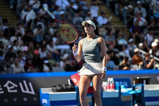 (250928) -- BEIJING, Sept. 28, 2025 -- Eva Lys of Germany tosses her racket during the women s singles third round match between Elena Rybakina of Kazakhstan and Eva Lys of Germany at 2025 China Open tennis tournament in Beijing, China, Sept. 28, 2025. ) (SP)CHINA-BEIJING-TENNIS-CHINA OPEN-WOMEN S SINGLES-THIRD ROUND (CN) XinxMengchen 