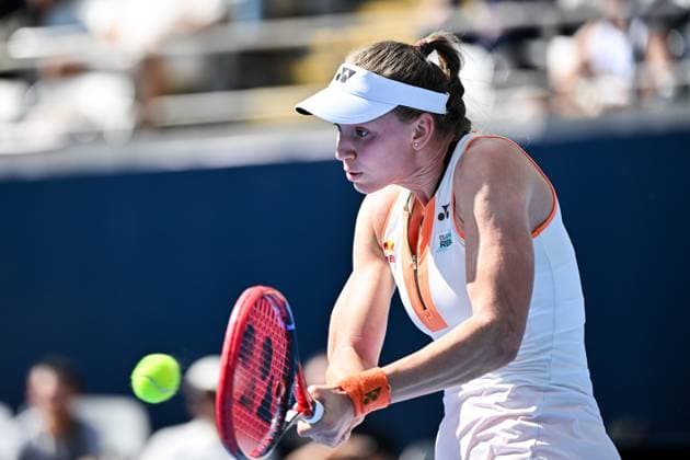 (250928) -- BEIJING, Sept. 28, 2025 -- Elena Rybakina of Kazakhstan hits a return during the women s singles third round match between Elena Rybakina of Kazakhstan and Eva Lys of Germany at 2025 China Open tennis tournament in Beijing, China, Sept. 28, 2025. ) (SP)CHINA-BEIJING-TENNIS-CHINA OPEN-WOMEN S SINGLES-THIRD ROUND (CN) XinxMengchen 