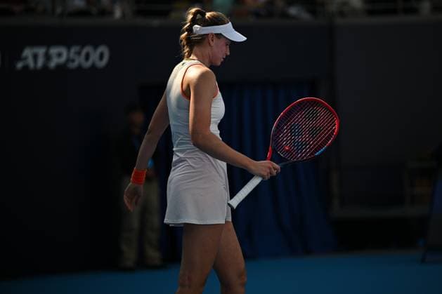 (250928) -- BEIJING, Sept. 28, 2025 -- Elena Rybakina of Kazakhstan reacts during the women s singles third round match between Elena Rybakina of Kazakhstan and Eva Lys of Germany at 2025 China Open tennis tournament in Beijing, China, Sept. 28, 2025. ) (SP)CHINA-BEIJING-TENNIS-CHINA OPEN-WOMEN S SINGLES-THIRD ROUND (CN) XinxMengchen 