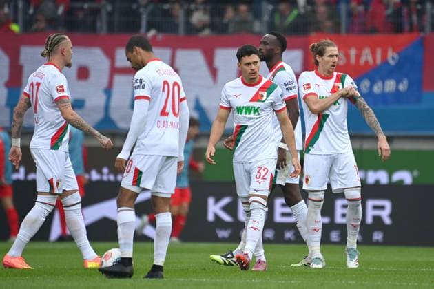 Augsburg players,from left Marius WOLF FC Augsburg , Alexis Julian CLAUDE MAURICE FC Augsburg , Fabian RIEDER FC Augsburg ,Chrislain MATSIMA FC AUGSBURG ,Kristijan JAKIC FC Augsburg , Disappointment,frustration,disappointed,frustrated,dejected,Action Football 1 Bundesliga Season 2025 2026, 5 Matchday, Matchday05 1 FC Heidenheim FC Augsburg 2 1 on 27 09 2025, VOITH ARENA