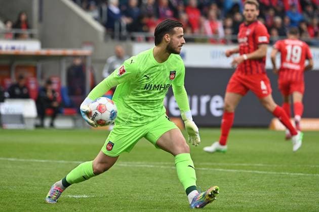 Goalkeeper Diant RAMAJ Heidenheim , Drop,Action,Single action,Single image,Cropped image,Full body shot,Whole figure Football 1 Bundesliga Season 2025 2026, 5 Matchday, Matchday05 1 FC Heidenheim FC Augsburg 2 1 on 27 09 2025, VOITH ARENA