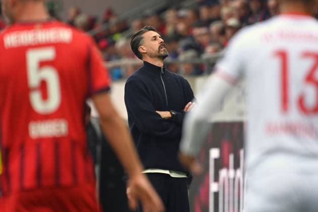 Sandro WAGNER Coach FC Augsburg , Disappointment,frustration,disappointed,frustrated,dejected, Soccer 1 Bundesliga Season 2025 2026, Matchday 5, Matchday 05 1 FC Heidenheim FC Augsburg 2 1 on 27 09 2025, VOITH ARENA
