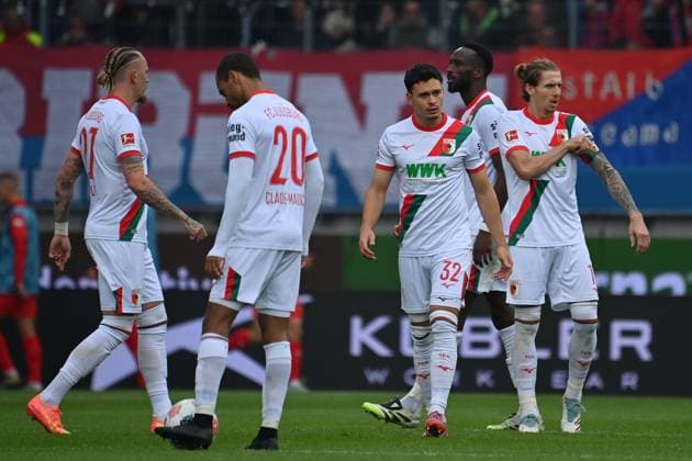 from left Marius WOLF FC Augsburg ,Alexis Julian CLAUDE MAURICE FC Augsburg ,Fabian RIEDER FC Augsburg ,Chrislain MATSIMA FC AUGSBURG , Kristijan JAKIC FC Augsburg ,Disappointment,frustration,disappointed,frustrated,dejected,Action Soccer 1 Bundesliga Season 2025 2026, Matchday 5, Matchday 05 1 FC Heidenheim FC Augsburg 2 1 on 27 09 2025, VOITH ARENA