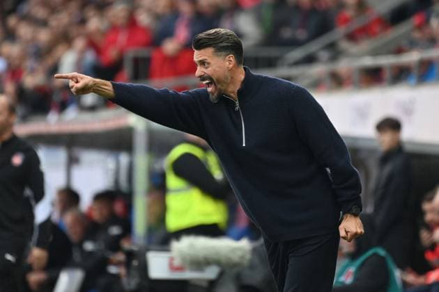 Sandro WAGNER coach FC Augsburg , gestures,gives instructions, single image,cropped single motif,half figure,half figure Football 1 Bundesliga season 2025 2026, 5 Matchday, Matchday05 1 FC Heidenheim FC Augsburg 2 1 on 27 09 2025, VOITH ARENA