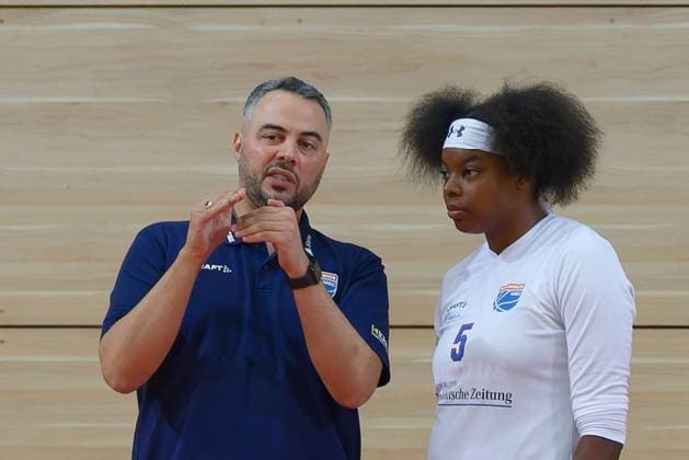 Timur Topal Lions, Head Coach , Khalis Cain Lions, 5 , Syntainics MBC vs Saarlouis Royals, Basketball, Women, Bundesliga, Season 2025 2026, 1 Matchday, 27 09 2025 Halle SWH Arena Sachsen Anhalt Germany