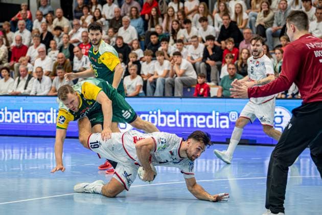 2 Handball Bundesliga TV Hüttenberg VfL Eintracht Hagen, 27 09 25 Vit Reichl TV Hüttenberg, 19 , Jan von Boenigk VfL Eintracht Hagen, 95 , Philip Jungemann VfL Eintracht Hagen, 25 , Hendrik Schreiber TV Hüttenberg, 51 2 Handball Bundesliga TV Hüttenberg VfL Eintracht Hagen Hüttenberg, 27 09 25 Copyright: xBEAUTIFULxSPORTS Roeczeyx