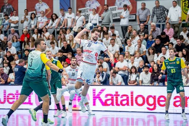 2 Handball Bundesliga TV Hüttenberg VfL Eintracht Hagen, 27 09 25 Hendrik Schreiber TV Hüttenberg, 51 , Tim Düren VfL Eintracht Hagen, 3 , Jan von Boenigk VfL Eintracht Hagen, 95 , Pierre Busch VfL Eintracht Hagen, 83 2 Handball Bundesliga TV Hüttenberg VfL Eintracht Hagen Hüttenberg, 27 09 25 Copyright: xBEAUTIFULxSPORTS Roeczeyx