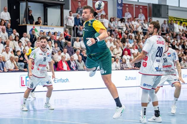 2 Handball Bundesliga TV Hüttenberg VfL Eintracht Hagen, 27 09 25 Tim Düren VfL Eintracht Hagen, 3 , Leif Haack TV Hüttenberg, 20 , Vit Reichl TV Hüttenberg, 19 2 Handball Bundesliga TV Hüttenberg VfL Eintracht Hagen Hüttenberg, 27 09 25 Copyright: xBEAUTIFULxSPORTS Roeczeyx