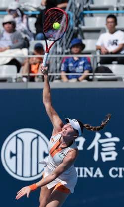 (250928) -- BEIJING, Sept. 28, 2025 -- Elena Rybakina serves during the women s singles third round match between Elena Rybakina of Kazakhstan and Eva Lys of Germany at 2025 China Open tennis tournament in Beijing, China, Sept. 28, 2025. (Photo by Xinhua) (SP)CHINA-BEIJING-TENNIS-CHINA OPEN-WOMEN S SINGLES-THIRD ROUND (CN) MaxZihan 