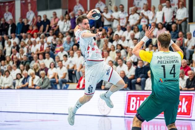 2 Handball Bundesliga TV Hüttenberg VfL Eintracht Hagen, 27 09 25 David Kuntscher TV Hüttenberg, 97 , Niclas Pieczkowski VfL Eintracht Hagen, 14 2 Handball Bundesliga TV Hüttenberg VfL Eintracht Hagen Hüttenberg, 27 09 25 Copyright: xBEAUTIFULxSPORTS Roeczeyx