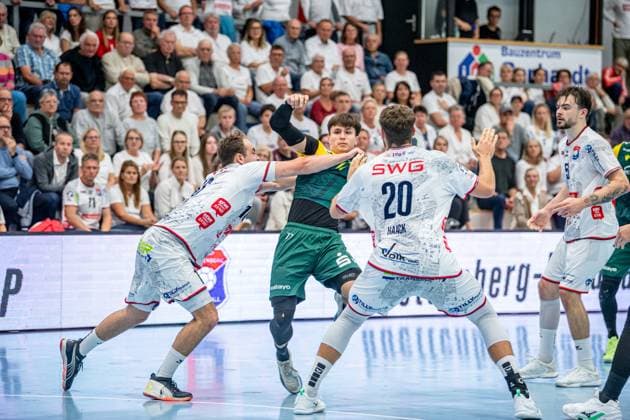 2 Handball Bundesliga TV Hüttenberg VfL Eintracht Hagen, 27 09 25 Luca Richter VfL Eintracht Hagen, 77 , Paul Ohl TV Hüttenberg, 10 , Leif Haack TV Hüttenberg, 20 , Hendrik Schreiber TV Hüttenberg, 51 2 Handball Bundesliga TV Hüttenberg VfL Eintracht Hagen Hüttenberg, 27 09 25 Copyright: xBEAUTIFULxSPORTS Roeczeyx