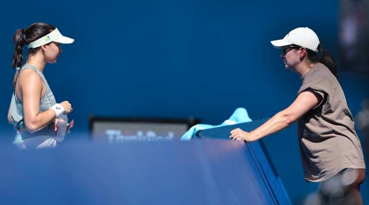 (250928) -- BEIJING, Sept. 28, 2025 -- Eva Lys (L) is instructed by her coach during the women s singles third round match between Elena Rybakina of Kazakhstan and Eva Lys of Germany at 2025 China Open tennis tournament in Beijing, China, Sept. 28, 2025. (Photo by Xinhua) (SP)CHINA-BEIJING-TENNIS-CHINA OPEN-WOMEN S SINGLES-THIRD ROUND (CN) MaxZihan 