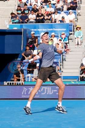 September 28, 2025, Tokyo, Japan: Jenson Brooksby of the USA in action against Denmark s Holger Rune during their quarterfinal match at the Japan Open Tennis Championships at Ariake Colosseum in Tokyo. The tournament runs from September 22 to 30. Brooksby won 6-3, 6-3. Tokyo Japan - ZUMAm191 20250928_aap_m191_043 Copyright: xRodrigoxReyesxMarinx