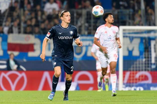 Noah Loosli (VfL Bochum) kontrolliert den Ball waehrend des spiels der 2. Bundesliga zwischen VfL Bochum und Fortuna Duesseldorf, Vonovia Ruhrstadion am 27. September 2025 in Bochum, Deutschland. (Foto von Max Maiwald DeFodi Images) +++ Noah Loosli (VfL Bochum) controls the ball during the 2. Bundesliga match between VfL Bochum and Fortuna Duesseldorf at Vonovia Ruhrstadion on September 27, 2025 in Bochum, Germany. (Photo by Max Maiwald DeFodi Images) DFB DFL REGULATIONS PROHIBIT ANY USE OF PHOTOGRAPHS AS IMAGE SEQUENCES AND OR QUASI-VIDEO. (Photo by Max Maiwald DeFodi Images) Noah Loosli VfL Bochum controls the ball during the 2 Bundesliga match between VfL Bochum and Fortuna Duesseldorf, Vonovia Ruhrstadion on September 27, 2025 in Bochum, Germany Photo by Max Maiwald DeFodi Images Noah Loosli VfL Bochum controls the ball during the 2 Bundesliga match between VfL Bochum and Fortuna Duesseldorf at Vonovia Ruhrstadion on September 27, 2025 in Bochum, Germany Photo by Max Maiwald DeFodi Images DFB DFL REGULATIONS PROHIBIT ANY USE OF PHOTOGRAPHS AS IMAGE SEQUENCES AND OR QUASI VIDEO Photo by Max Maiwald DeFodi Images