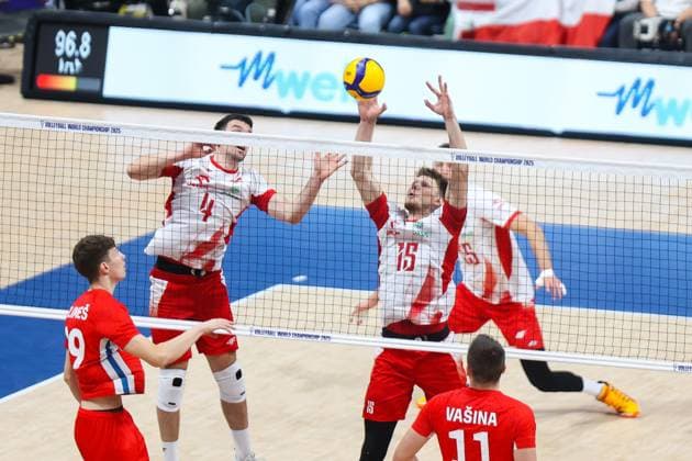 2025.09.28 Pasay City Manila siatkowka mezczyn Mistrzostwa Swiata FIVB 2025 Czechy - Polska Marcin Komenda, Jakub Kochanowski, Kewin Sasak N z FIVB Men s World Championship, WM, Weltmeisterschaft 2025 Czechia - Poland third place match bronze medalist mecz o trzecie miejsce medale brazowwe Wilredo Leon Bartosz Kurek radosc zwyciestwo winner win kibice Nicola Grbic doping Kamil Semeniuk Marcin Komenda Jakub Kochanowski Norbert Huber Bartosz Kurek Wilfredo Leon Jakub Popiwczak Foto Szymon Gorski 2025.09.28 Pasay City Manila volleyball men FIVB Men s World Championship 2025 Czechy - Polska FIVB Men s World Championship 2025 Czechia - Poland third place match bronze medalist mecz o trzecie miejsce medale brazowwe Wilredo Leon Bartosz Kurek radosc zwyciestwo winner win kibice Nicola Grbic doping Kamil Semeniuk Marcin Komenda Jakub Kochanowski Norbert Huber Bartosz Kurek Wilfredo Leon Jakub Popiwczak Credit: Szymon Gorski NEWSPIX.PL --- newspix.pl 