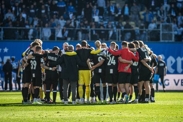 Rostock, Germany 27 September 2025 3 Liga 2025 2026 FC Hansa Rostock vs TSV Havelse In the picture The Havelse players form a team circle to close ranks DFB regulations prohibit any use of photographs as image sequences and or quasi video Copyright: xFotostandx xVoelkerx