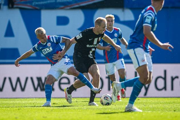 Rostock, Germany 27 September 2025 3 Liga 2025 2026 FC Hansa Rostock vs TSV Havelse In the picture from left in a duel Viktor Bergh Hansa Rostock and Julius Düker Dueker TSV Havelse DFB regulations prohibit any use of photographs as image sequences and or quasi video Copyright: xFotostandx xVoelkerx