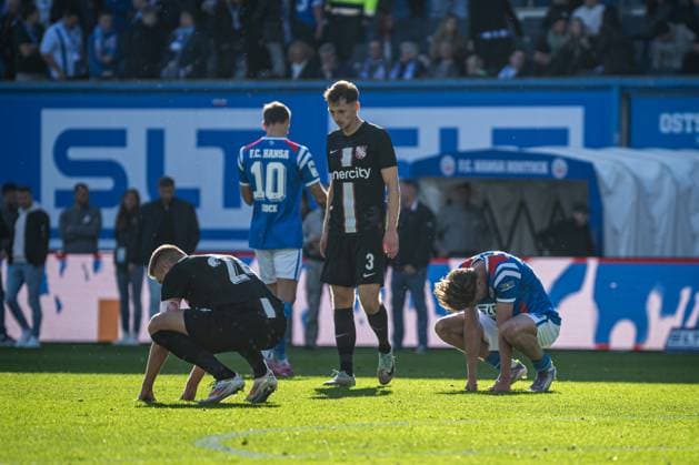 Rostock, Germany 27 September 2025 3 Liga 2025 2026 FC Hansa Rostock vs TSV Havelse In the picture players of both teams after final whistle K O on the ground DFB regulations prohibit any use of photographs as image sequences and or quasi video Copyright: xFotostandx xVoelkerx