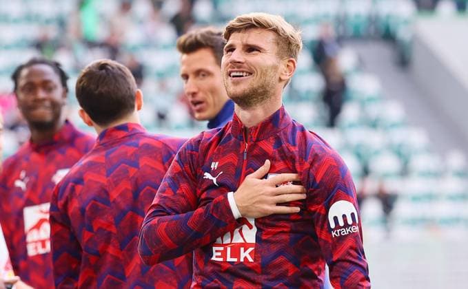 Wolfsburg RB Leipzig Bundesliga Wolfsburg, 27 09 2025, Volkswagen Arena, Bundesliga, Matchday 5 , VFL WOLFSBURG vs RB LEIPZIG 0 1 0 1 , Final cheer RB Leipzig In the picture Timo Werner 36, RB Leipzig was celebrated by the RB fans after his short appearance , Picture Point